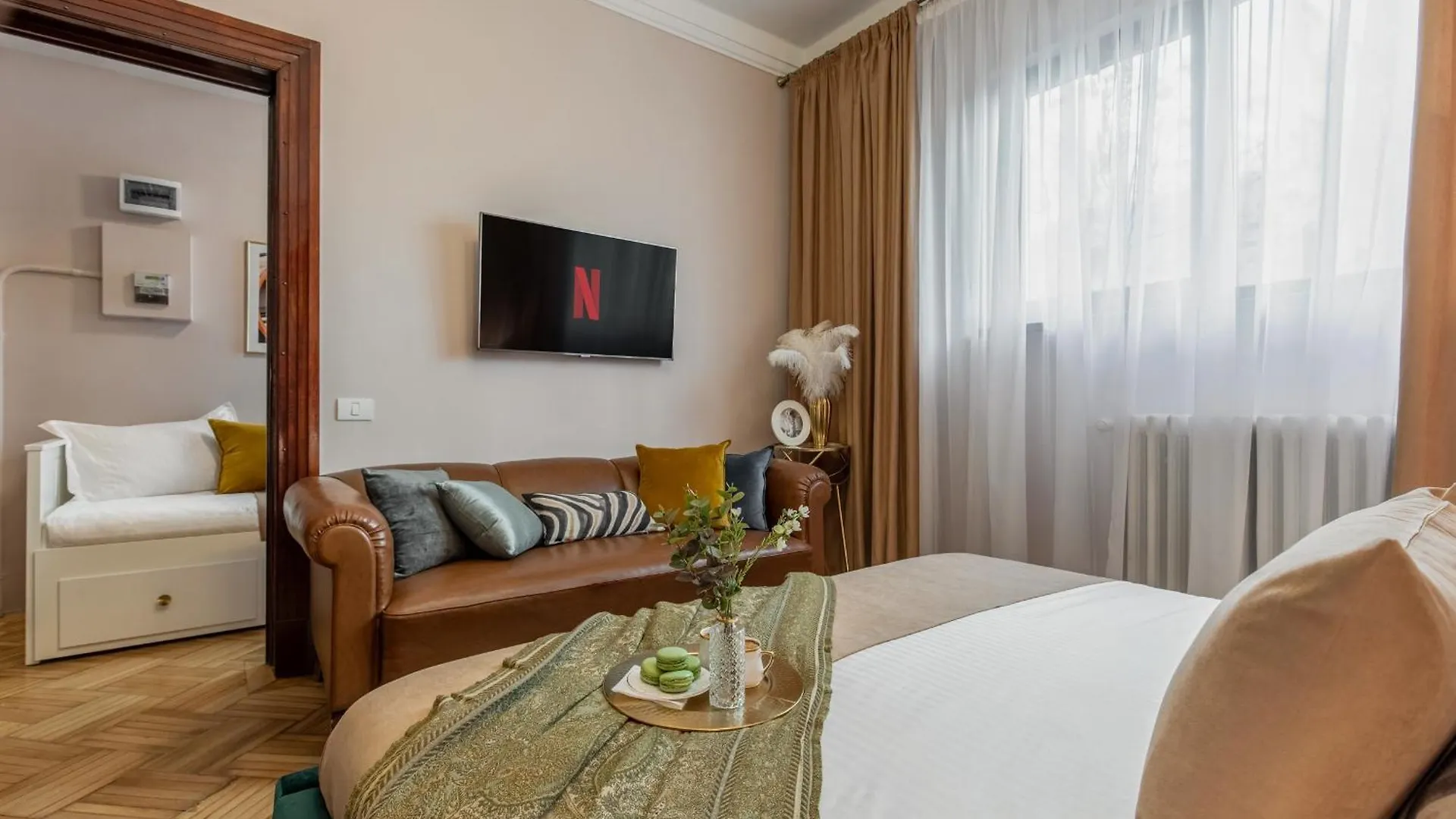 Holt - The Great Gatsby Apartment Bucharest Romania
