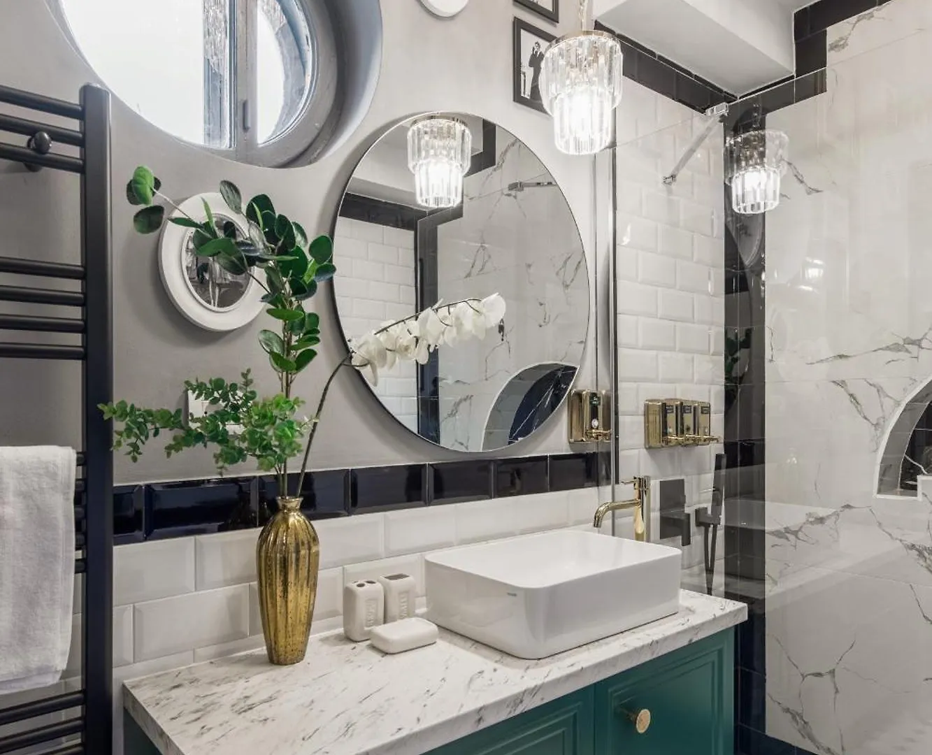 Holt - The Great Gatsby Apartment Bucharest Romania
