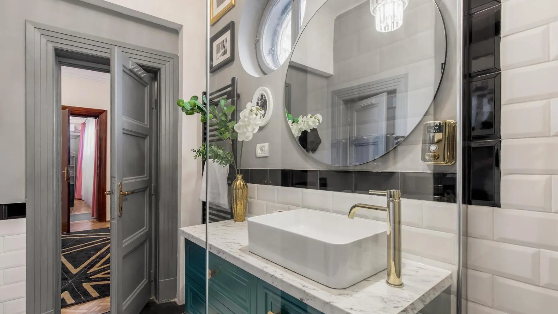 Holt - The Great Gatsby Apartment Bucharest 0*,  Romania