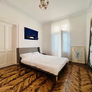 Apartment Sada Art Gallery, Bucharest