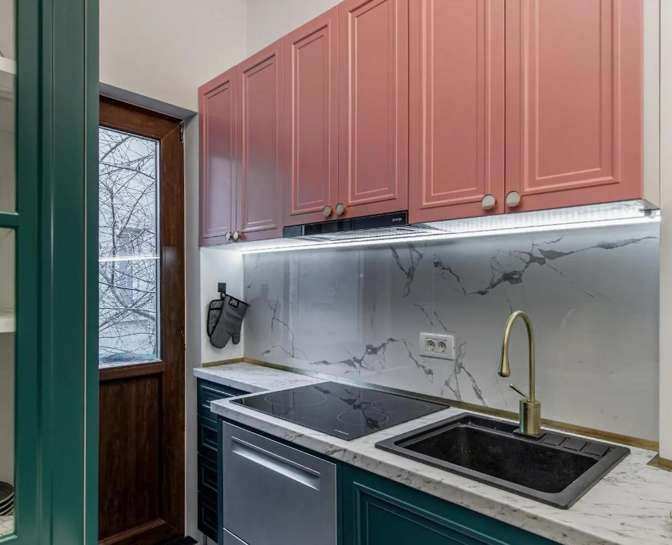 Holt - The Great Gatsby Apartment Bucharest Romania
